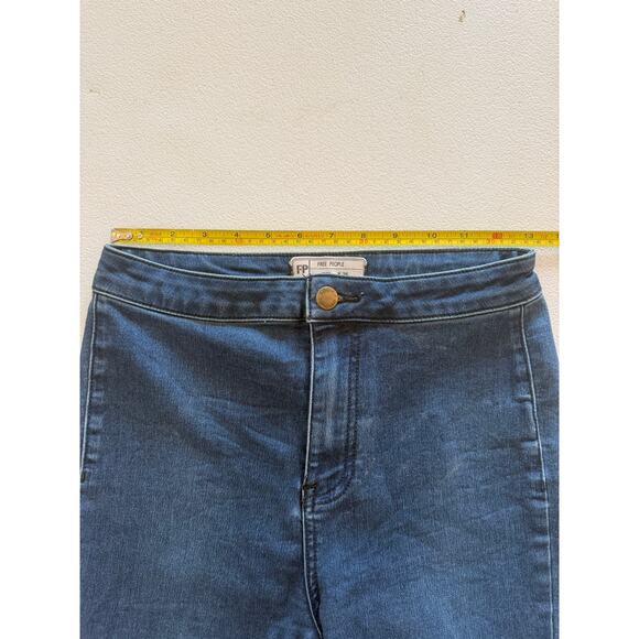 Free People Just Float on Flare Sz 26 High Rise Raw Hem Jeans - Picture 4 of 6